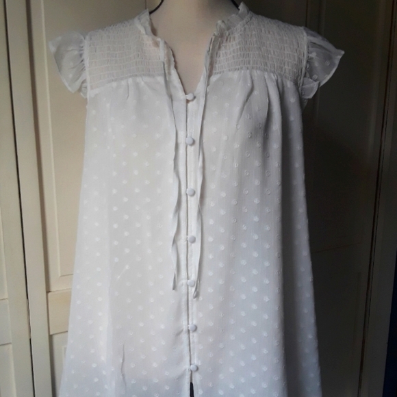 Torrid Clip Dot Smocked Button Down Tank Size Large - Picture 1 of 14